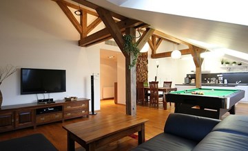 Luxuriöse Altbau-Dachgeschosswohnung in Prag 3