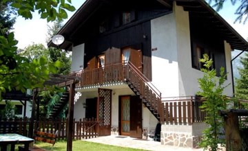 Erdgeschosswohnung mit möbliertem Garten 2