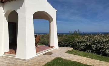 Villa mit gemeinsamem Pool und Meerblick 3