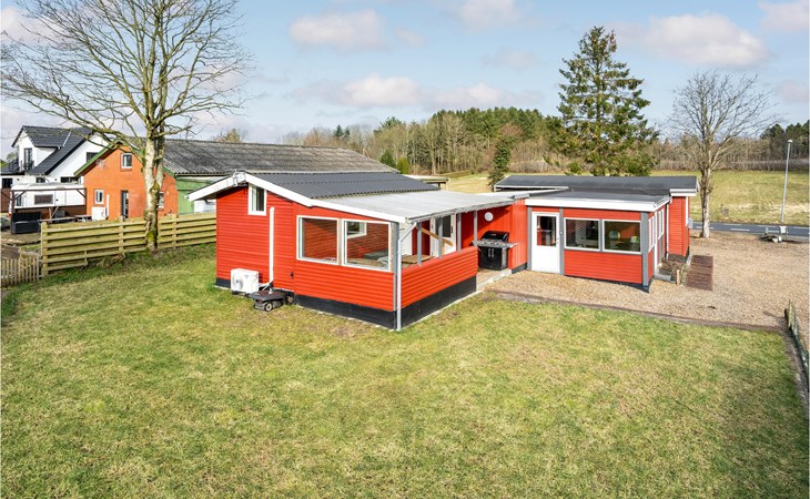 3 bedroom amazing home in Give 1