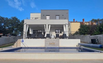 Ferienvilla "Luxury Villa Tara" mit beheiztem Pool 2