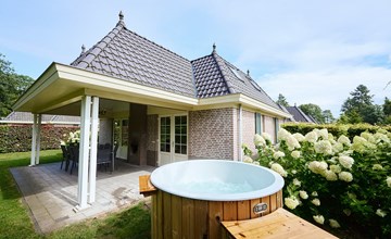 Villa de IJsvogel Jacuzzi | 8 Pers.  2