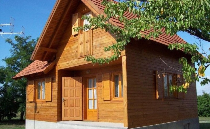 mit Garten, Terrasse und Gartenpavillon 1