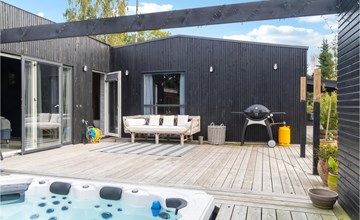 Awesome home in Væggerløse with kitchen 2