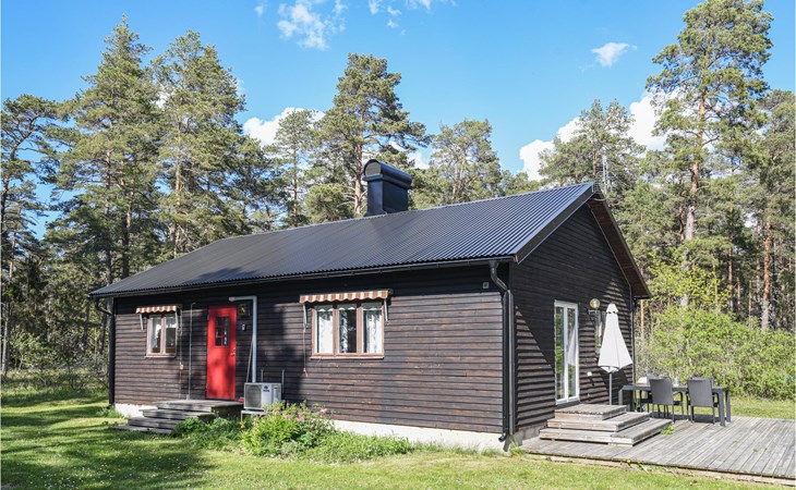 Lovely home in Lärbro with kitchen 1