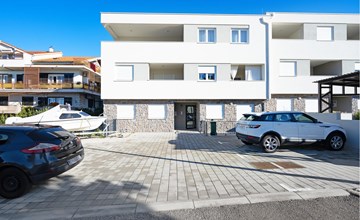 Lovely apartment in Brodarica 3