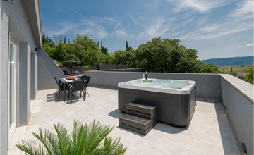 Gorgeous home in Donji Vinjani 2
