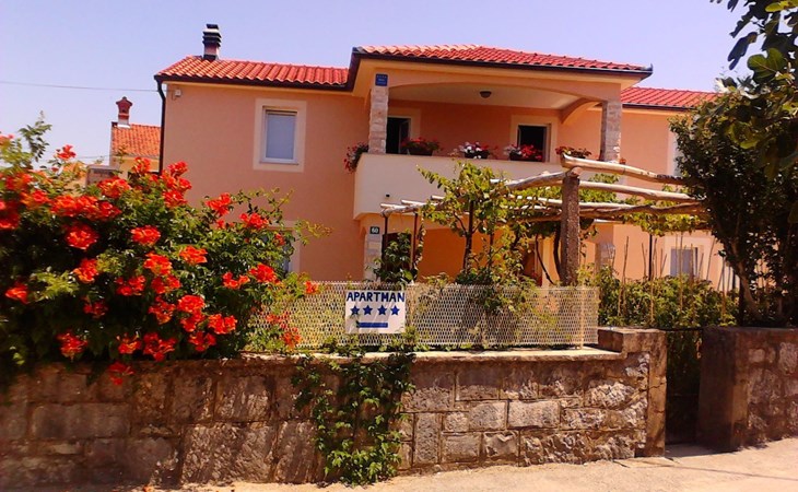 Große Wohnung in Gabonjin mit Eigener Terrasse 1