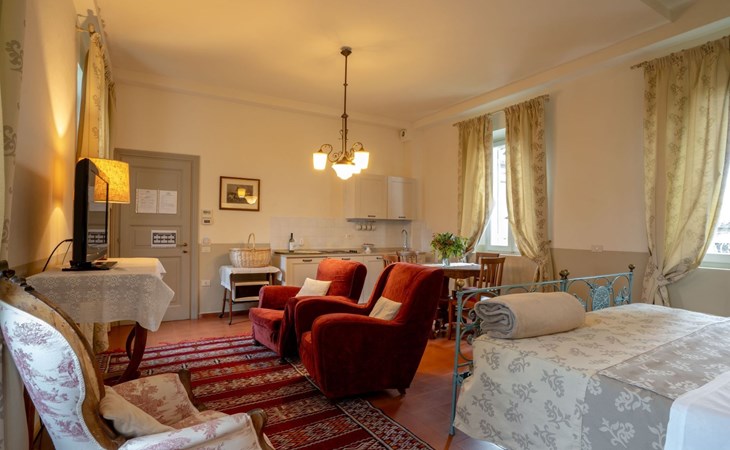 Mit Garten und Schwimmbad in den Hügeln der Marken. 1