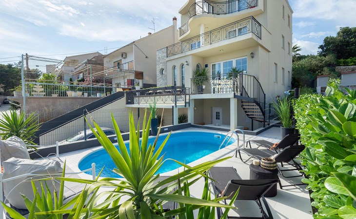 Awesome apartment in Podstrana 1