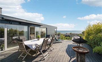 3 bedroom stunning home in Sjølund 2
