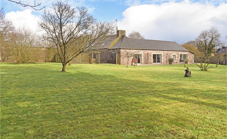 Nice home in Plehedel 1