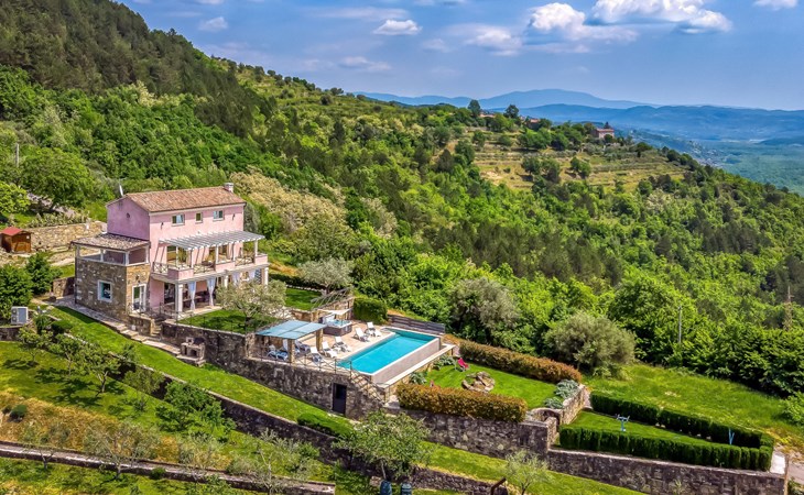 Villa boven de heuveltop 1