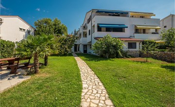 1 bedroom beach front apartment in Krk 2