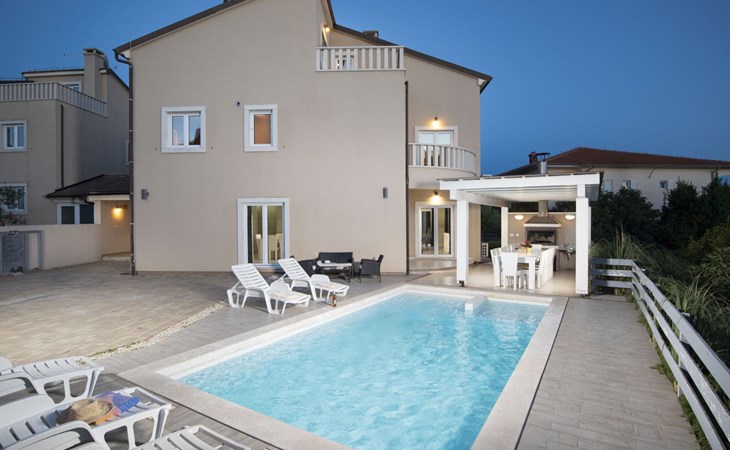 8-Schlafzimmer-Villa Bianca mit Pool, Sauna, Billard 1