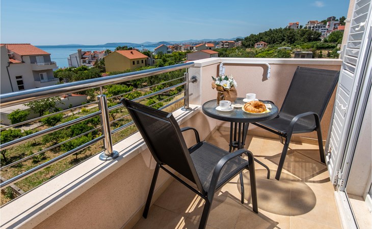 Gorgeous apartment in Podstrana 1