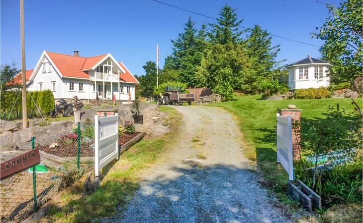 Nice home in Bokn with house sea view 1