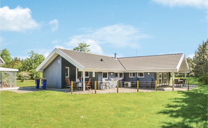 Beautiful home in Oksbøl with WiFi 1