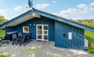 Amazing home in Hovborg with kitchen 2