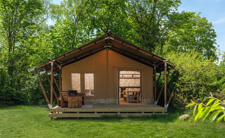 Safaritent met privé sanitair en extra groot terras | 8 pers.  1