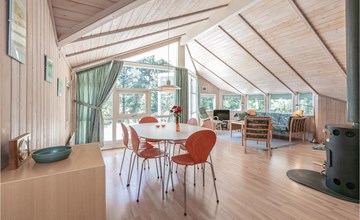 Gorgeous home in Aakirkeby 2