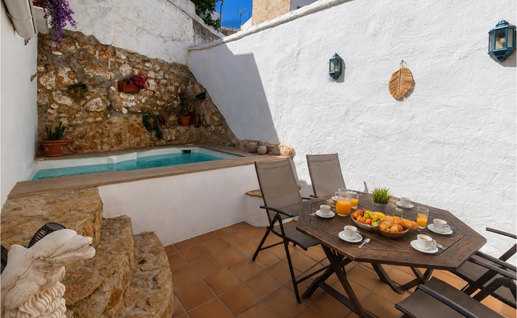 Gorgeous home in Estepa with private swimming pool, can be inside or outside 1