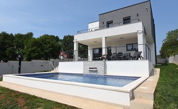 Ferienvilla "Luxury Villa Tara" mit beheiztem Pool 3