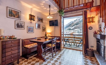 Gag Derby Apartment 3