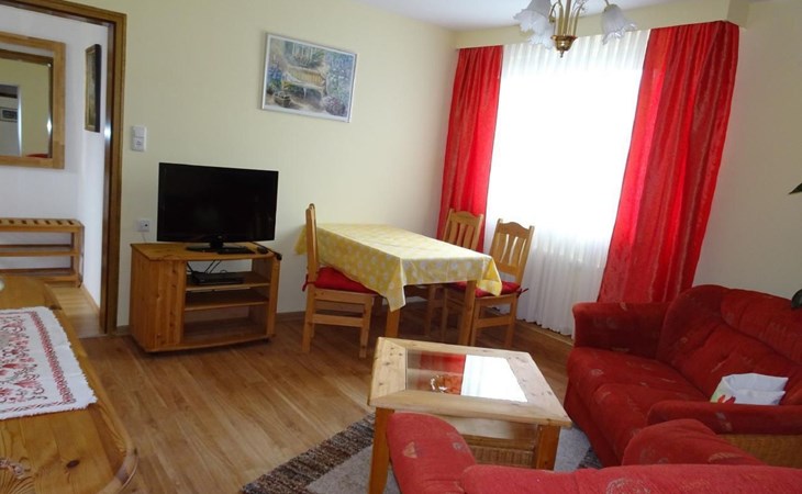 Haus Holzheimer mit Blick auf die Rhön 1