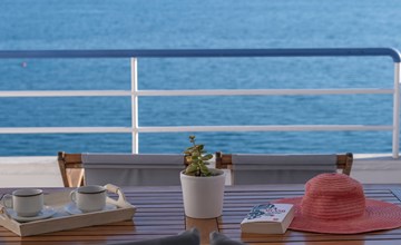 Luxuriöses Apartment mit einem Schlafzimmer direkt am Wasser, Meerblick 2