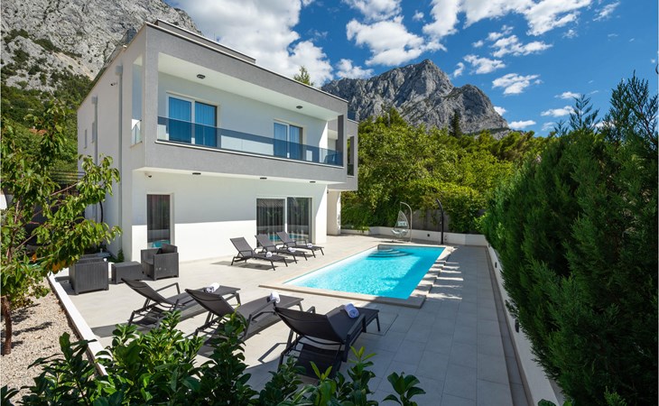 Gorgeous home in Bast 1
