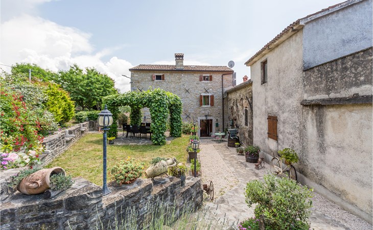 Beautiful home in Buje with WiFi 1