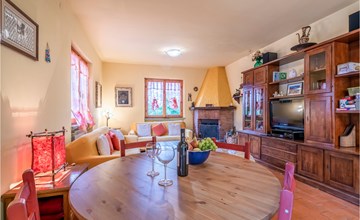 3 bedroom beautiful home in Marliana 3