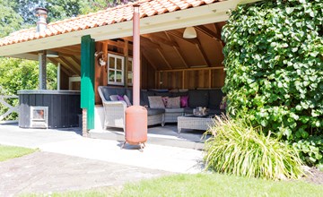 De Appelbloesem 6-persoons met overdekte hottub, barrelsauna, lounge, wifi 3
