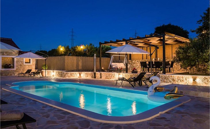 Awesome home in Danilo 1