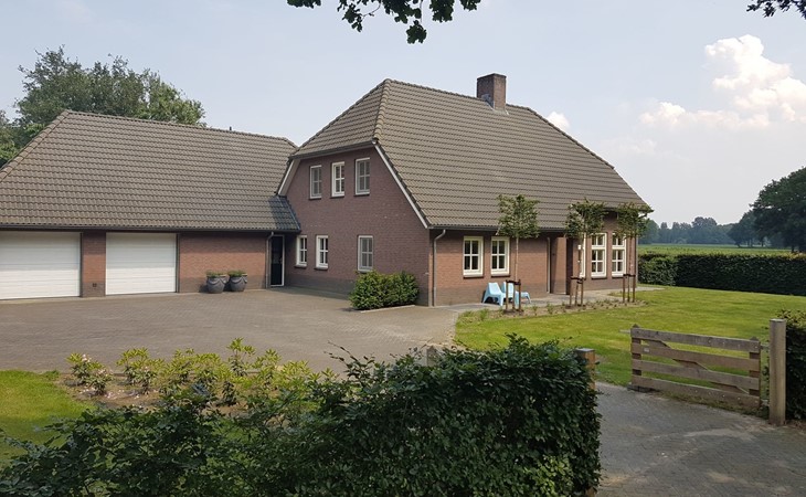 Vergezicht groot en luxe vakantiehuis in Brabant 1