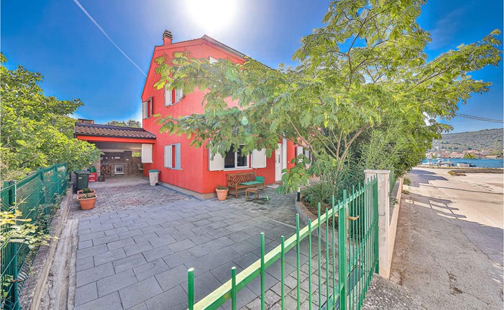 4 bedroom lovely home in Vinisce 1