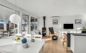 Beautiful home in Hvide Sande with WiFi 3