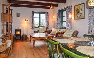 Lovely home in Humble with kitchen 3