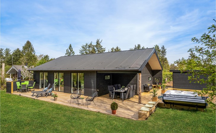 Stunning home in Fårvang with WiFi 1