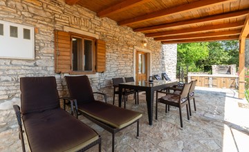 2 bedroom gorgeous home in Buje 3