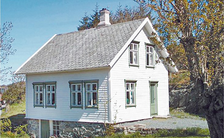Stunning home in Finnås with kitchen 1
