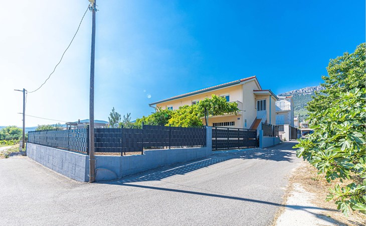2 bedroom stunning home in Kastel Stari 1