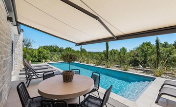 Beautiful home in Tar 2