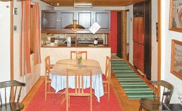 4 bedroom lovely home in Borrby 2