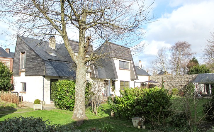 Between sea and garden (PPT401) 1