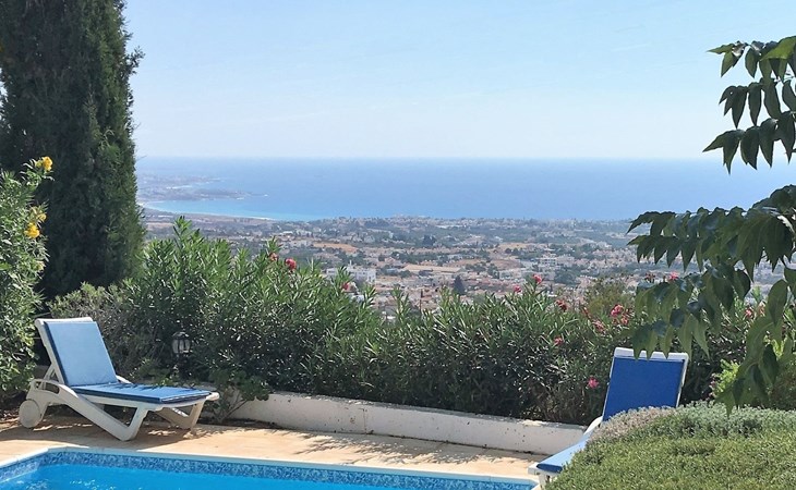 "Iptamena" mit Blick auf das Wasser 1