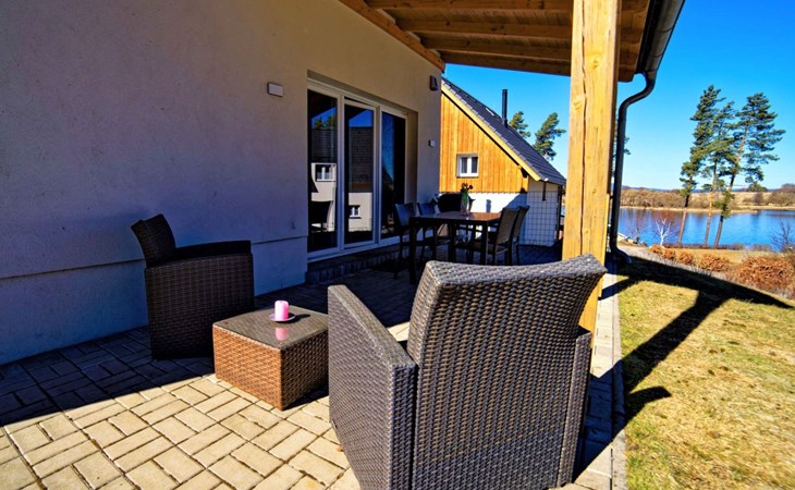 Dorp aan het meer 12 1