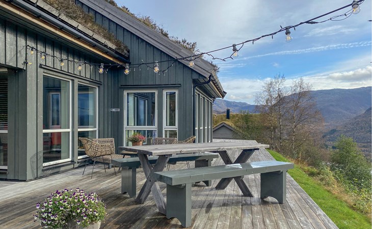 3 bedroom awesome home in Nordfjordeid 1
