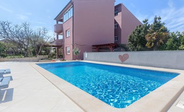 Wohnung in Fažana mit gemeinsamem Pool und Garten 2